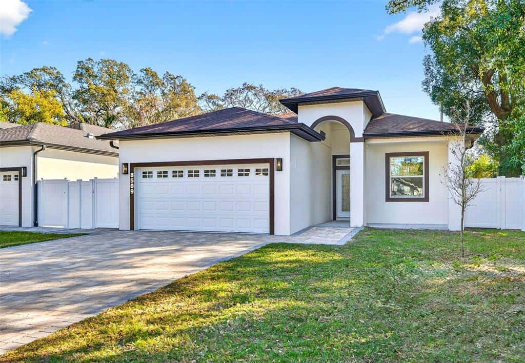 Single Family Residence in TAMPA