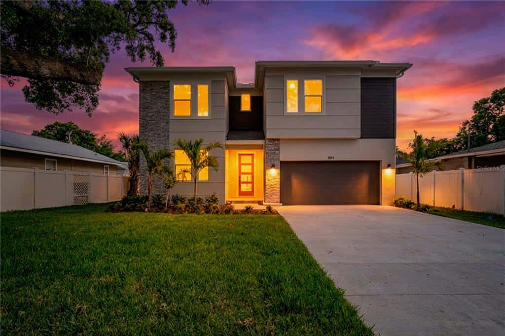 Single Family Residence in TAMPA