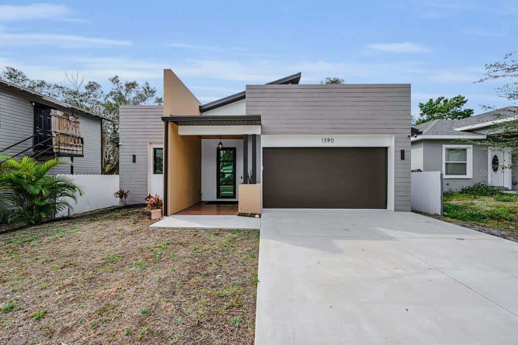 Single Family Residence in CLEARWATER