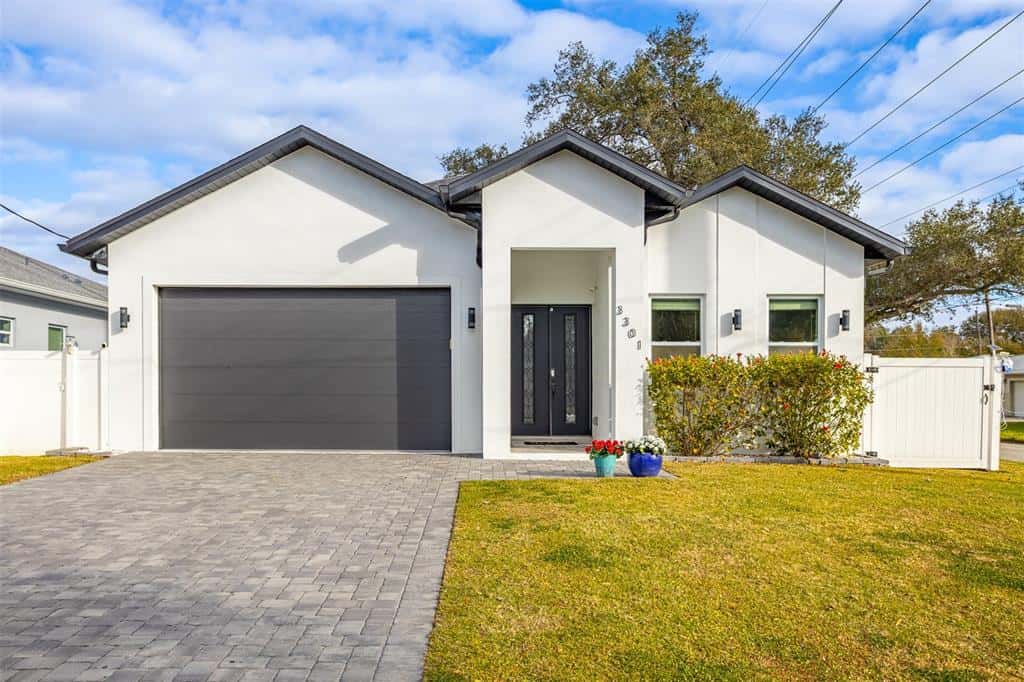 Single Family Residence in TAMPA