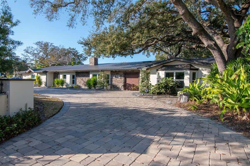 Single Family Residence in TAMPA
