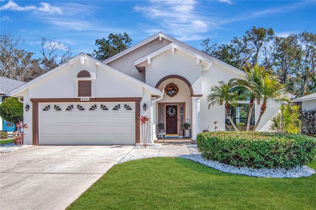 Single Family Residence in TARPON SPRINGS