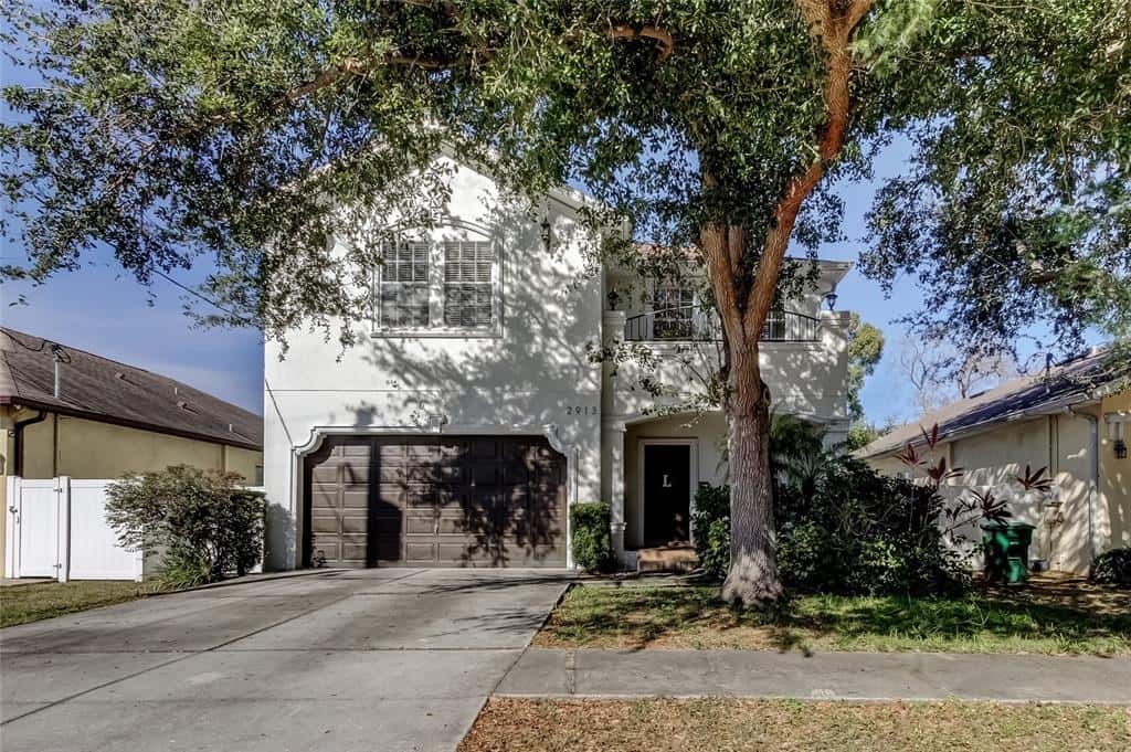 Single Family Residence in TAMPA