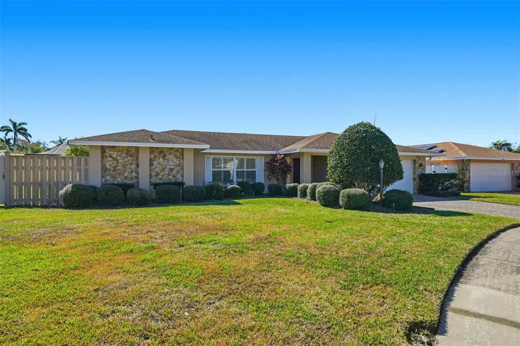 Single Family Residence in LARGO