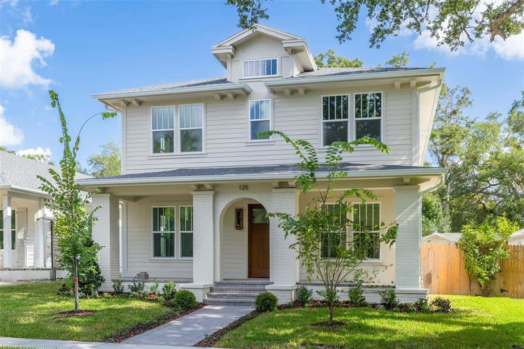 Single Family Residence in ST PETERSBURG
