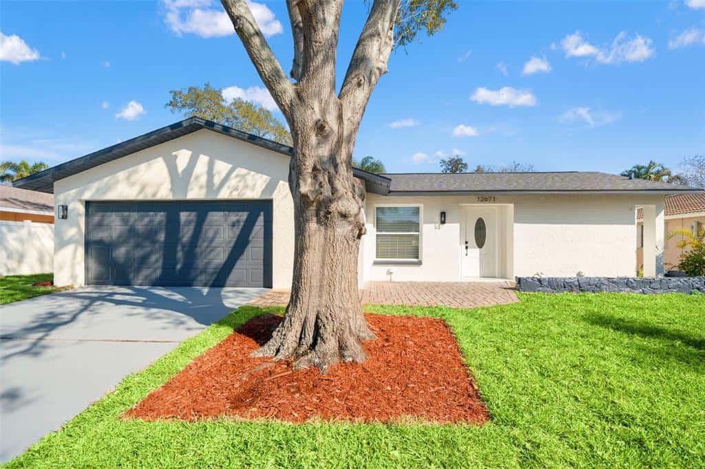Single Family Residence in LARGO