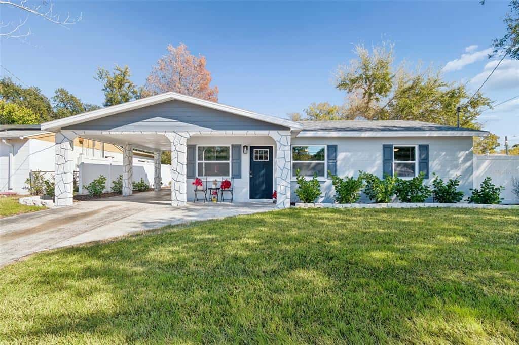 Single Family Residence in TAMPA