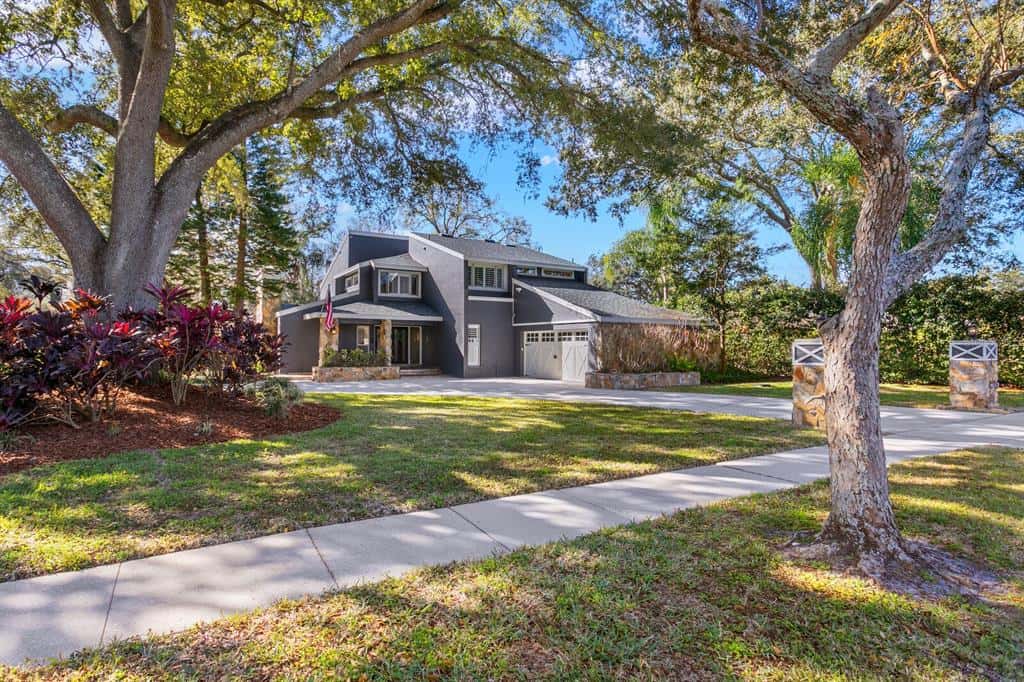 Single Family Residence in TAMPA