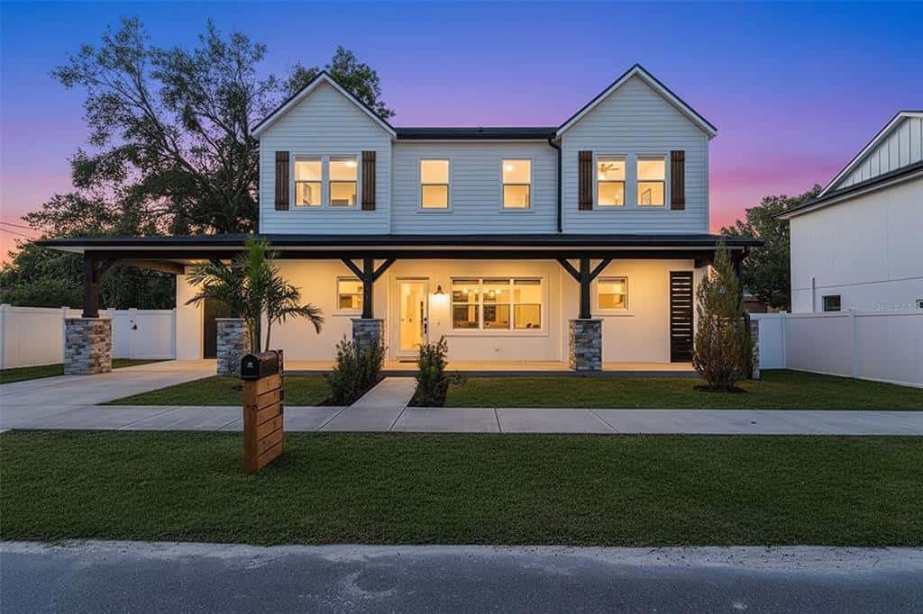 Single Family Residence in TAMPA