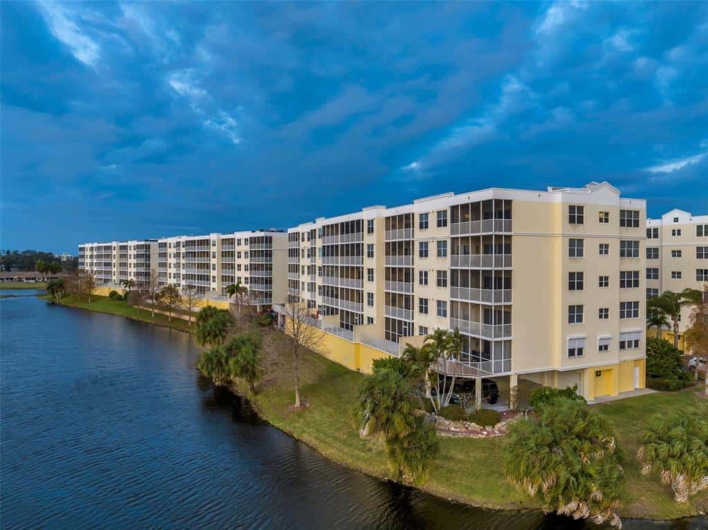 Condominium in LARGO