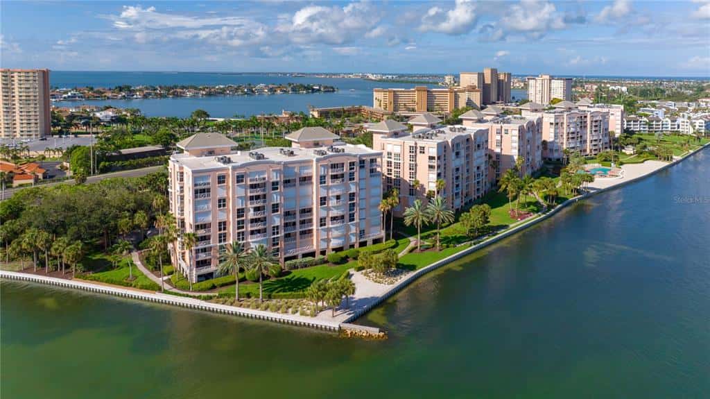 Condominium in ST PETERSBURG