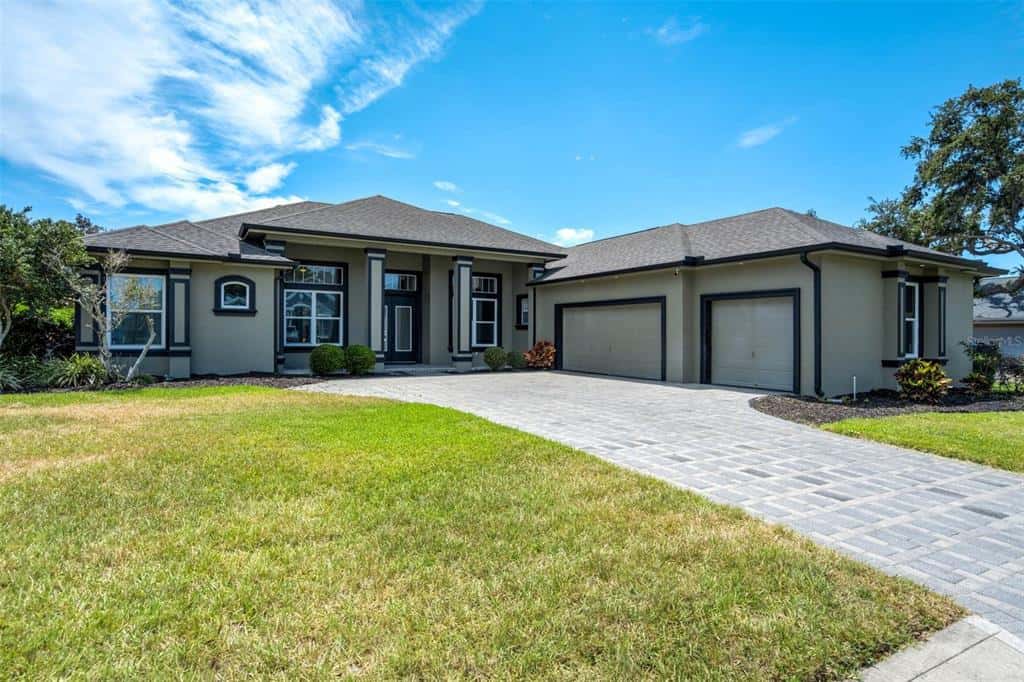 Single Family Residence in LAKELAND