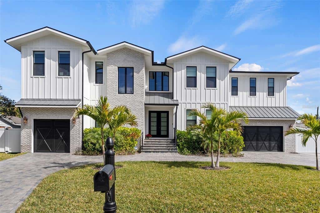 Single Family Residence in TAMPA