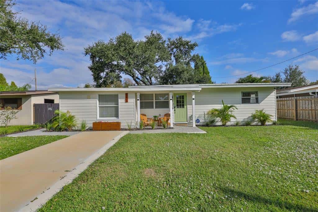 Single Family Residence in TAMPA