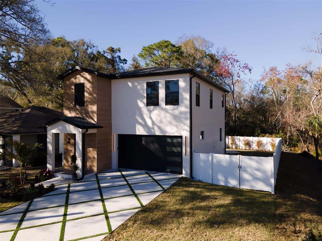 Single Family Residence in TAMPA