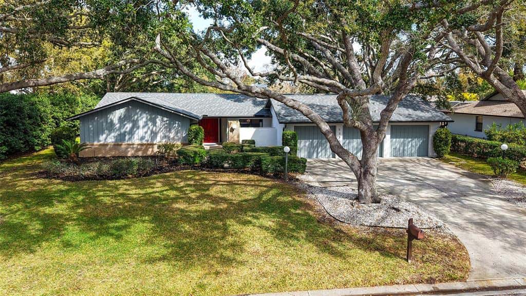 Single Family Residence in SARASOTA