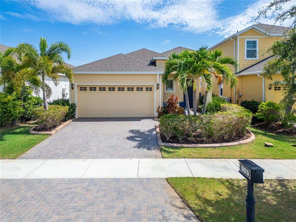 Single Family Residence in APOLLO BEACH
