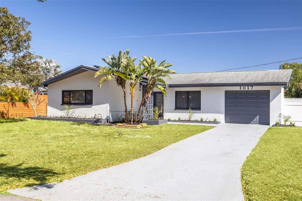 Single Family Residence in DUNEDIN