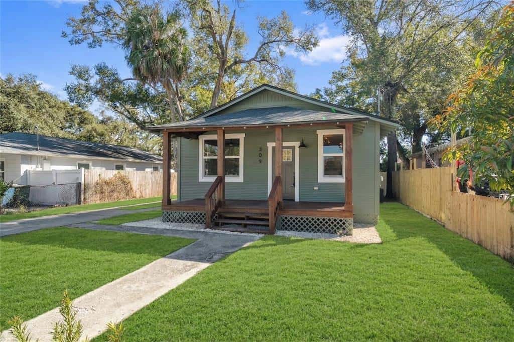 Single Family Residence in TAMPA