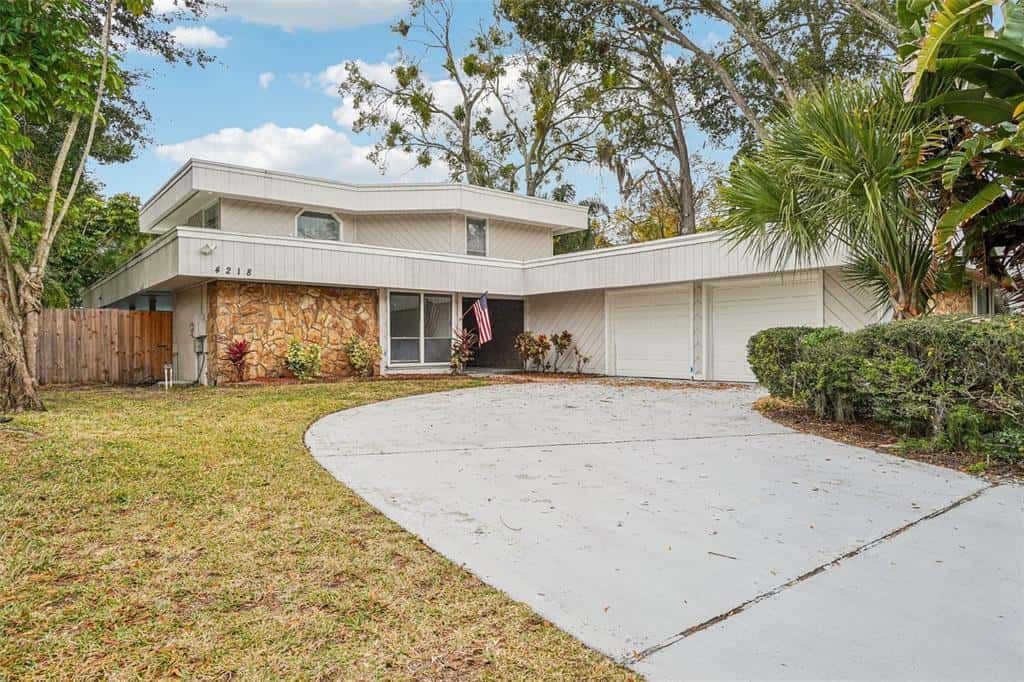 Single Family Residence in TAMPA