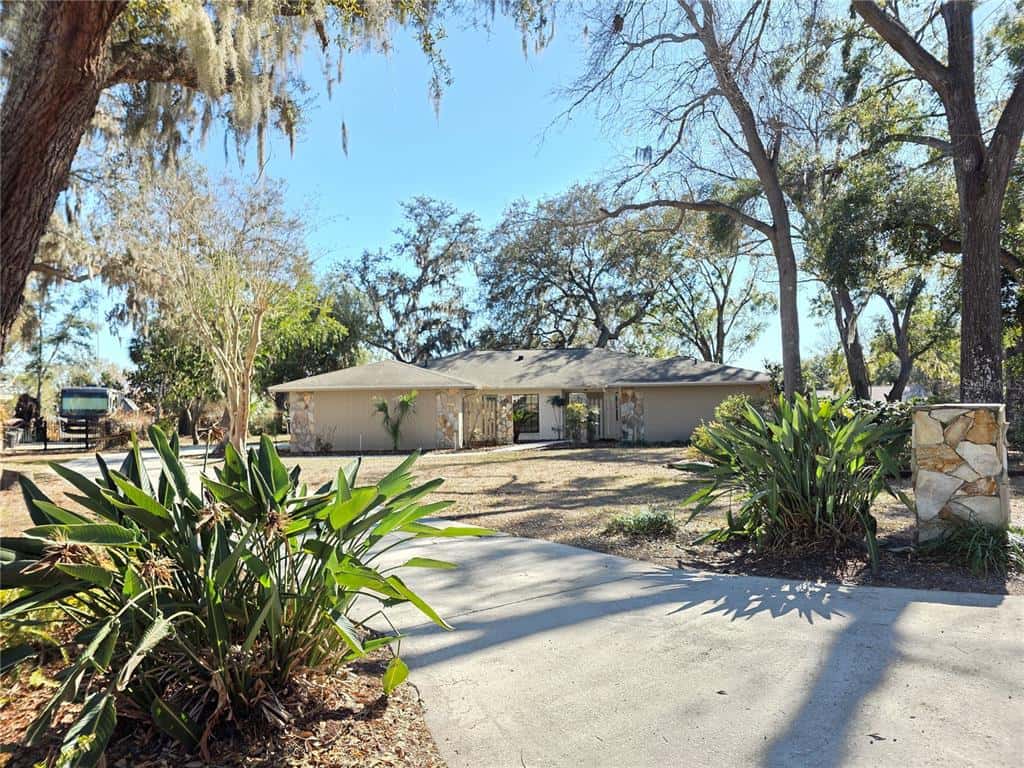 Single Family Residence in BRANDON