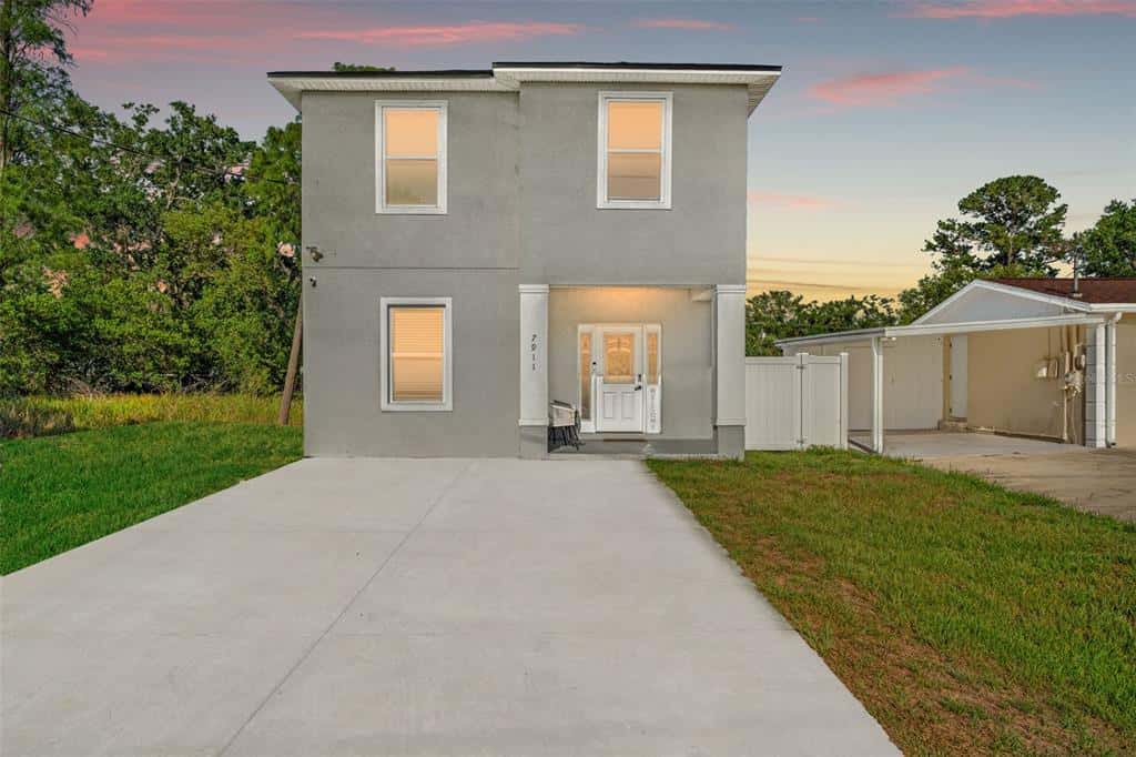 Single Family Residence in TAMPA
