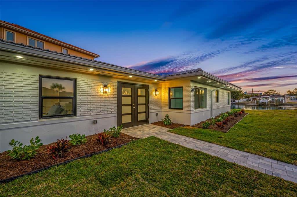 Single Family Residence in ST PETE BEACH