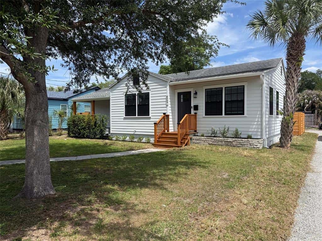 Single Family Residence in TAMPA