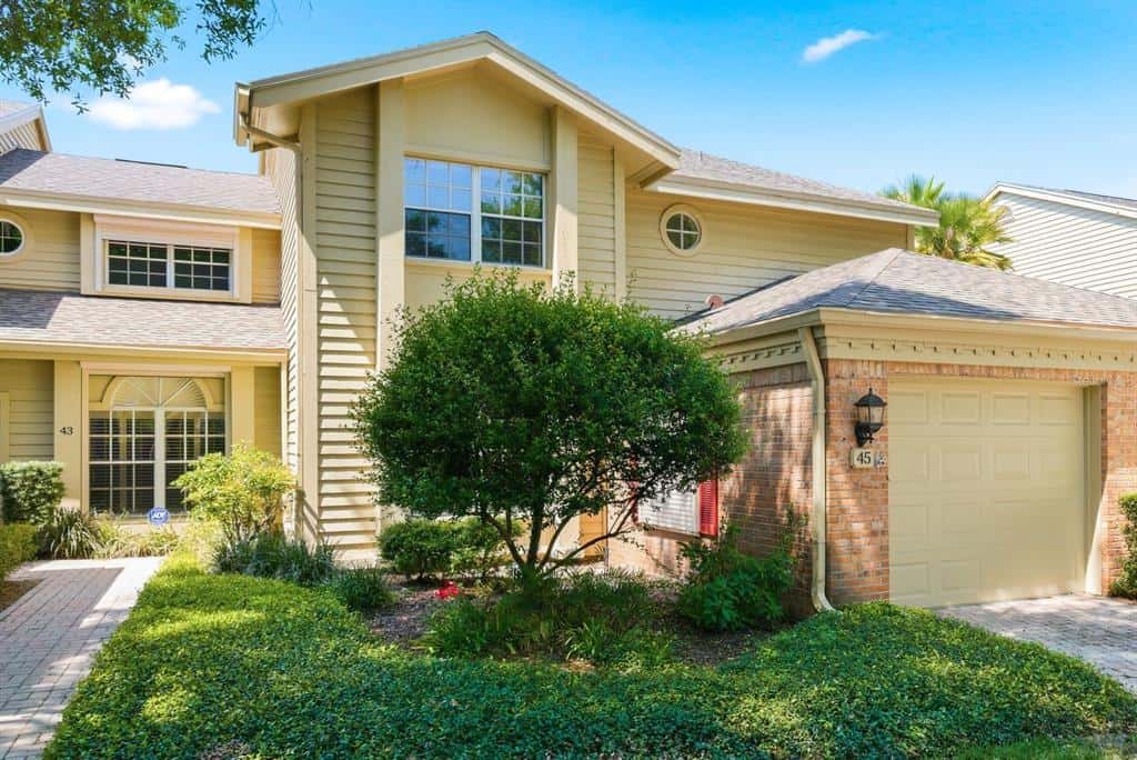 Condominium in BELLEAIR
