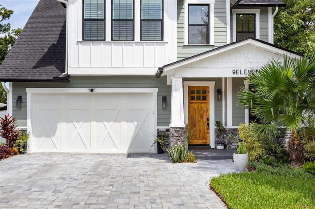 Single Family Residence in TAMPA