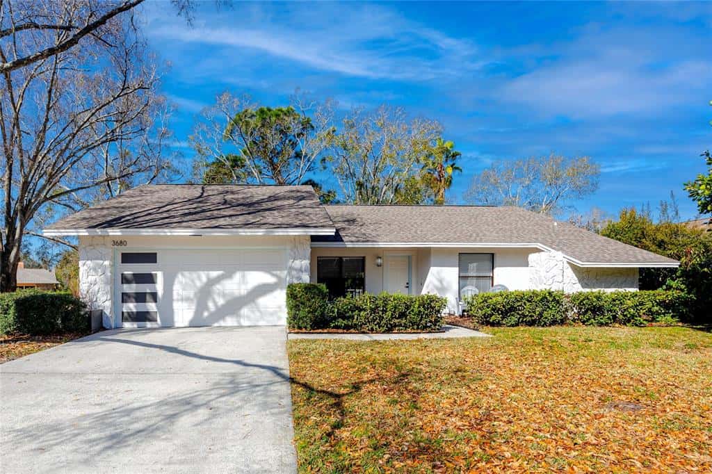 Single Family Residence in PALM HARBOR