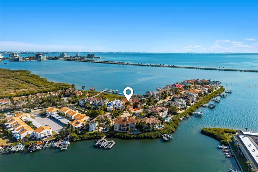 Single Family Residence in TAMPA