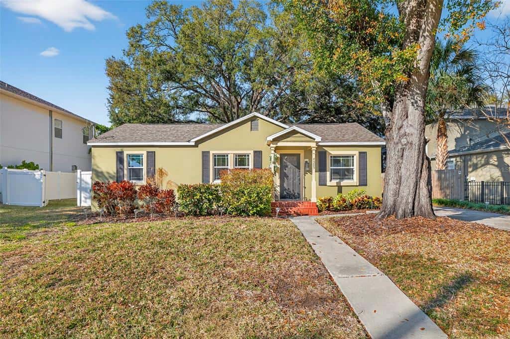 Single Family Residence in TAMPA