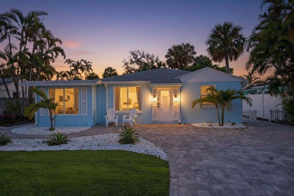 Single Family Residence in ST PETE BEACH