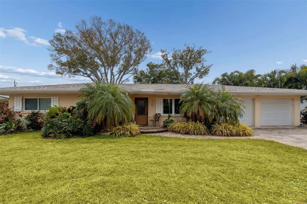 Single Family Residence in BELLEAIR BLUFFS