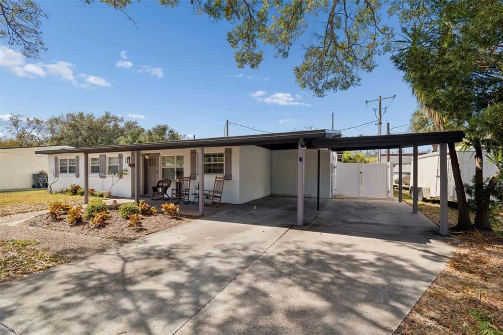 Single Family Residence in TAMPA