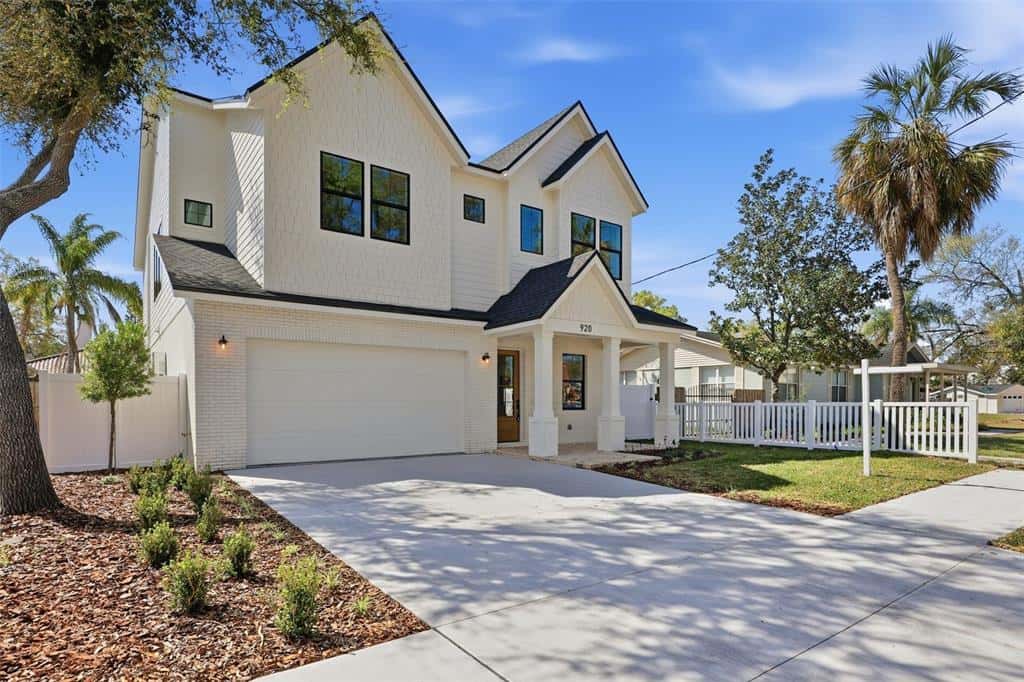 Single Family Residence in TAMPA