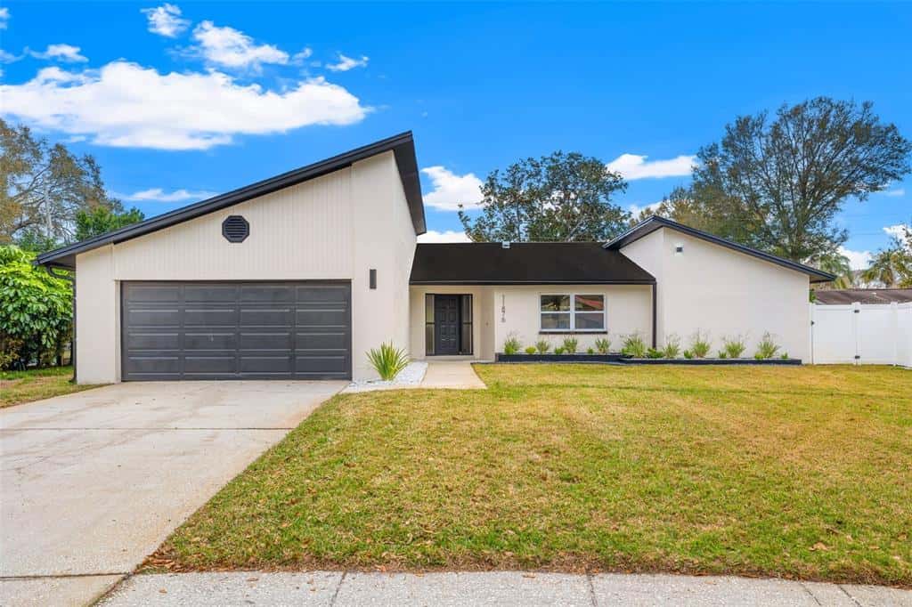 Single Family Residence in SEMINOLE