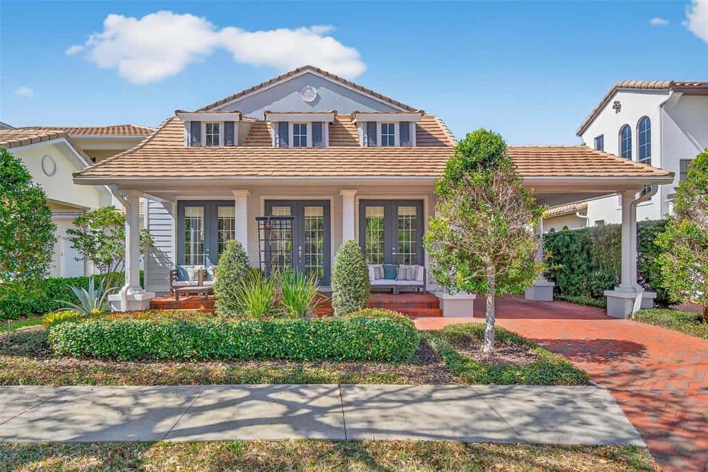 Single Family Residence in TAMPA
