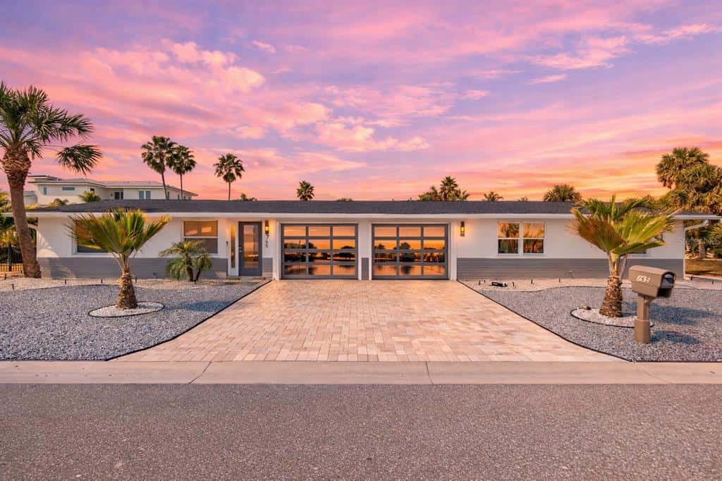 Single Family Residence in LONGBOAT KEY