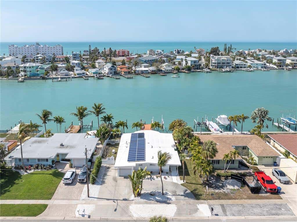 Single Family Residence in ST PETE BEACH