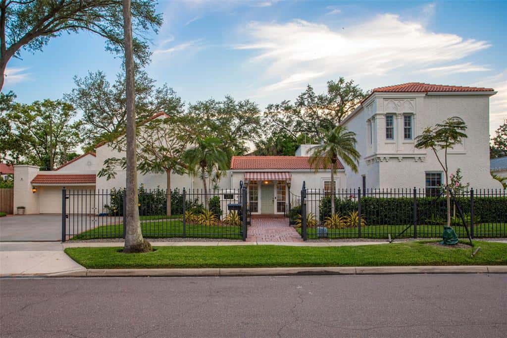 Single Family Residence in TAMPA