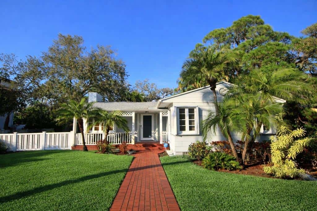 Single Family Residence in DUNEDIN