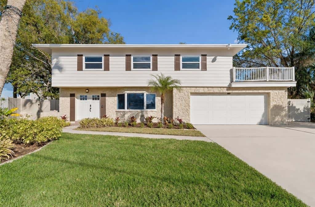 Single Family Residence in TAMPA