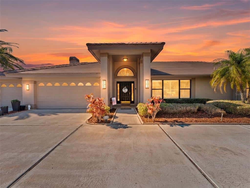 Single Family Residence in TAMPA