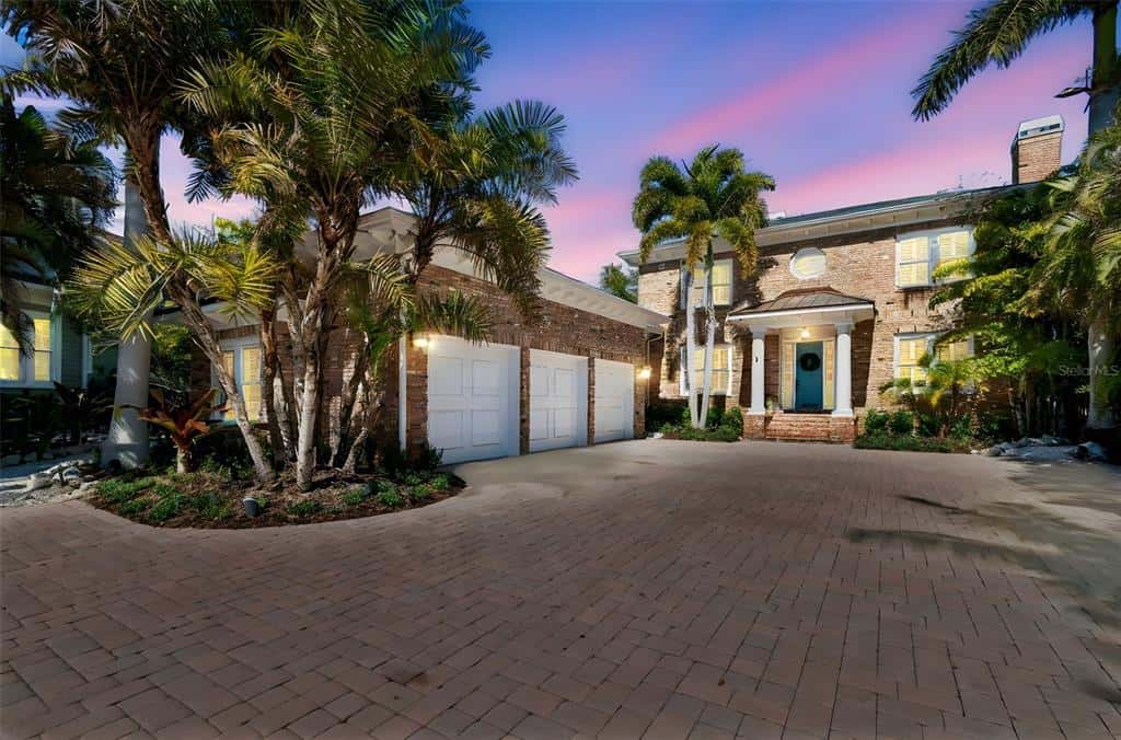 Single Family Residence in TAMPA