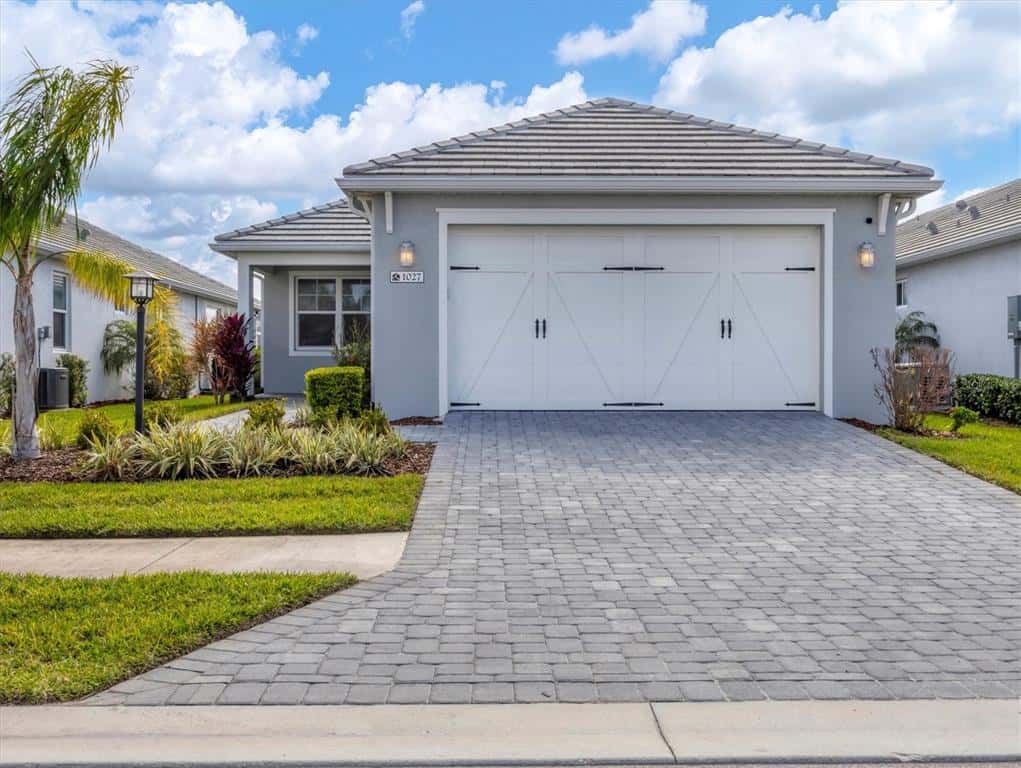 Single Family Residence in SARASOTA