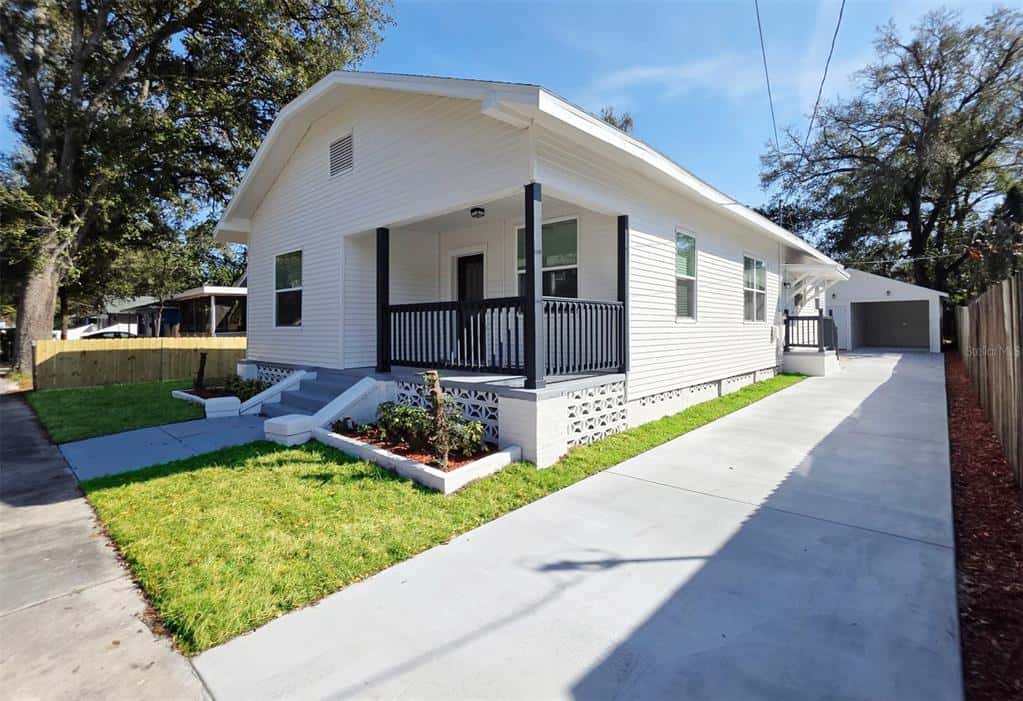 Single Family Residence in TAMPA