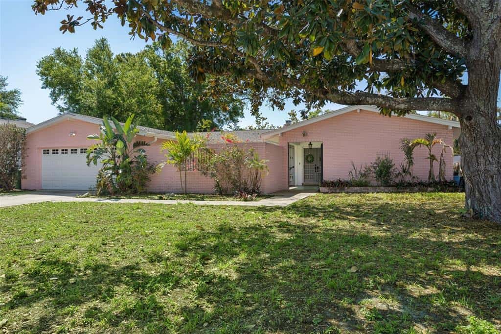 Single Family Residence in TAMPA
