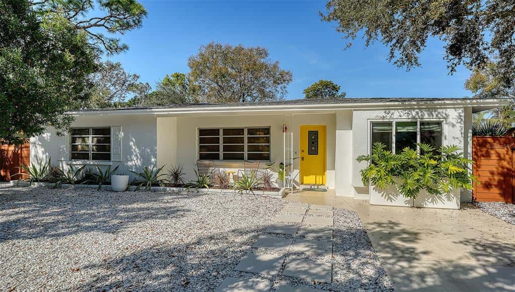Single Family Residence in SARASOTA